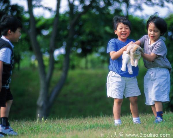 妈妈记录发育迟缓的儿子，每一位孩子都是天使，等等他，别着急