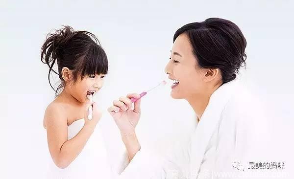 牙医4个妙招让宝宝爱上刷牙！第一个居然这么简单，我咋没想到？