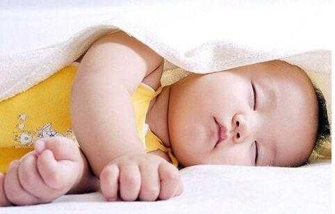 不良睡姿对宝宝的伤害大！你知道哪几种对宝宝睡觉不利的影响？