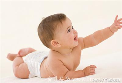 宝宝学翻身越早越好？遵循3个暗示宝宝想学翻身的信号！