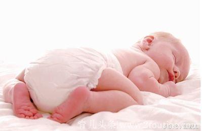 宝宝睡觉有这4个表现多为疾病信号，妈妈一定要注意