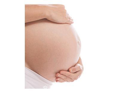 年轻妈妈怀孕4个月，肚子大的走不动，检查后一家人既欢喜又忧愁