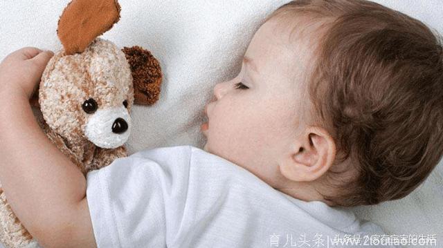 想要宝宝身高和智商都比同龄孩子高，就要选择这时候睡觉