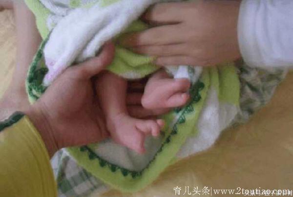 说好的一切正常呢？宝妈抱着刚出生的宝宝时竟然瞬间泪奔！