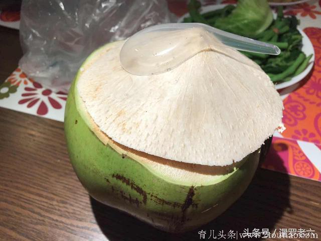 远看像椰子，开盖一看竟是果冻！泰国的“椰子冻”太让人着迷了！