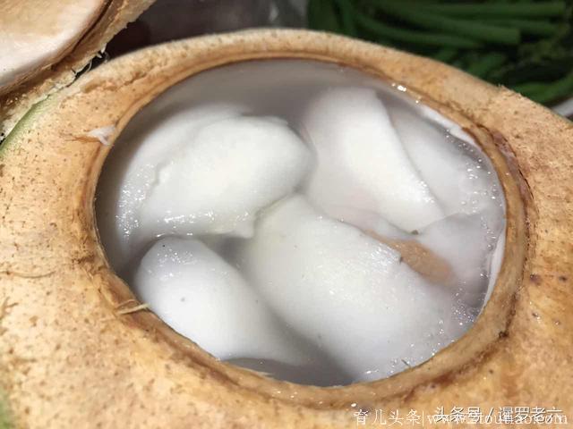 远看像椰子，开盖一看竟是果冻！泰国的“椰子冻”太让人着迷了！