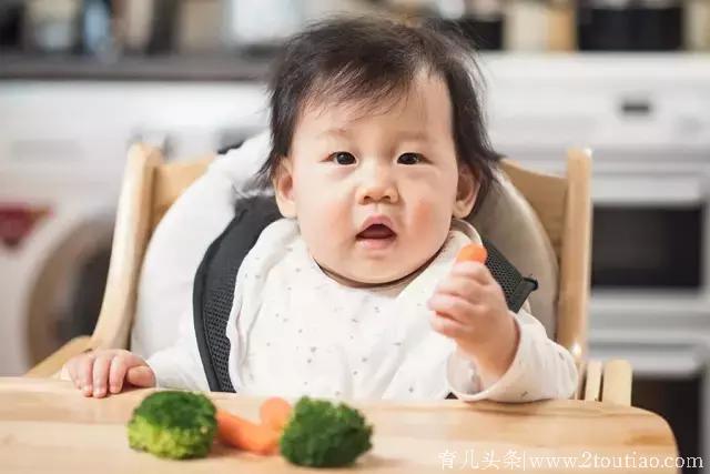 宝宝吃「手指食物」好处多，一劳永逸解决喂饭难的问题！
