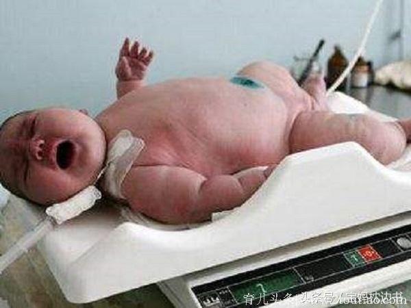 宝宝出生时的体重越大越好？这个重量才合适，多了少了都不好！