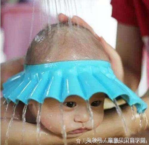 给宝宝洗头的小妙招，让宝宝不哭不闹，给宝宝洗头不再麻烦！
