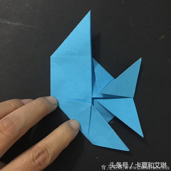 手工教程｜小鱼游啊游，亲子DIY用彩纸做一条小鱼