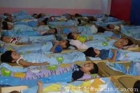 5岁男孩在幼儿园午睡后就再没醒来，查明原因后家长和老师崩溃了