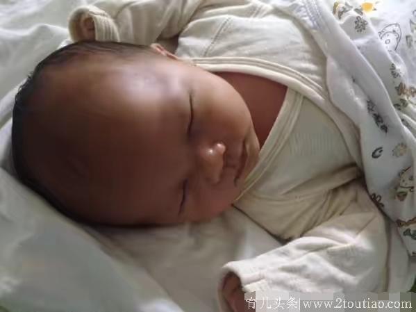 4个月宝宝踏出睡眠训练第一步，妈妈是时候该解放双手啦