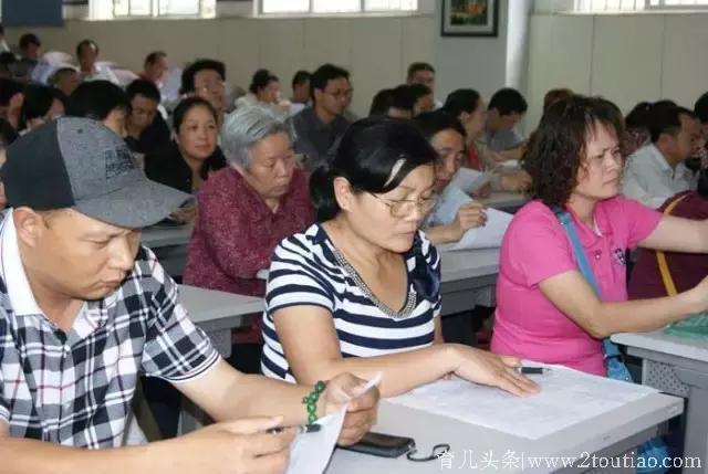 当孩子说：“妈妈，我考砸了！”这个母亲的做法值得所有家长借鉴