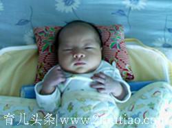宝宝3个月，小脑袋越睡越歪，老中医教你一招让宝宝睡出漂亮头型
