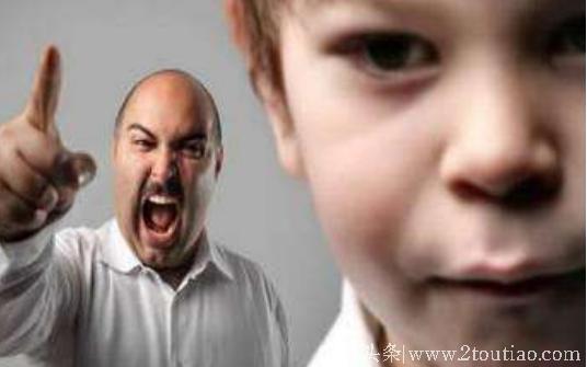 蔻蔻育儿：孩子爸爸说孩子贱，妈妈脾气大，就该抽他！