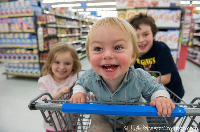 带孩子逛超市一箭双雕！购物+“早教”效果超好