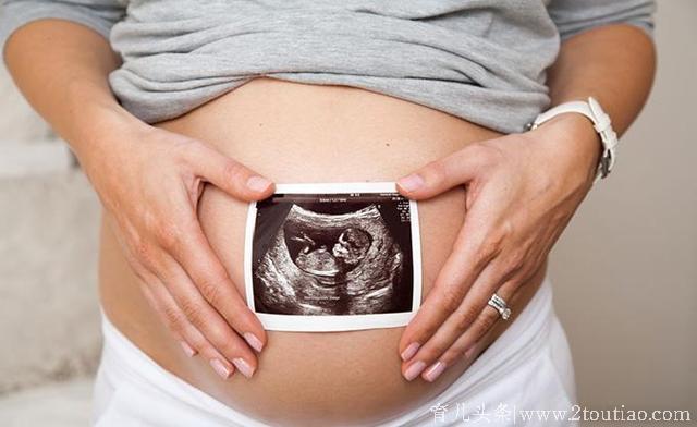 怀孕4个月做B超是女宝，半个月后复查女翻男，接棒真灵验！