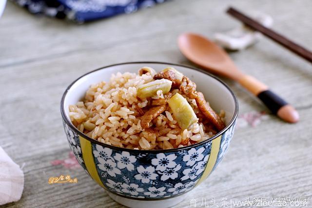 饭菜一锅出，一个电饭煲就搞定，孩子隔几天就得吃一顿，直夸好吃