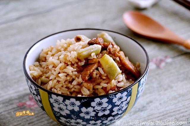 饭菜一锅出，一个电饭煲就搞定，孩子隔几天就得吃一顿，直夸好吃