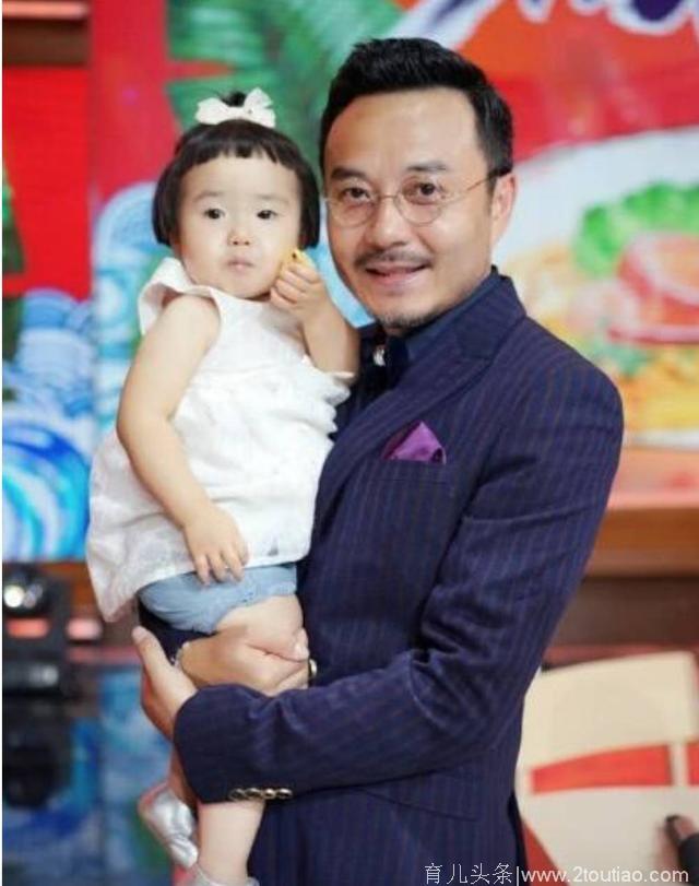 一个两岁的中国宝宝吃饭为何引来上百万人围观？