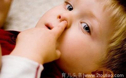 宝宝经常无缘无故的挠鼻子，去医院后医生竟然取出这么恶心的东西