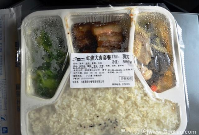 看了日本的列车便当，再看看祖国高铁的快餐盒饭，总感觉哪不对？
