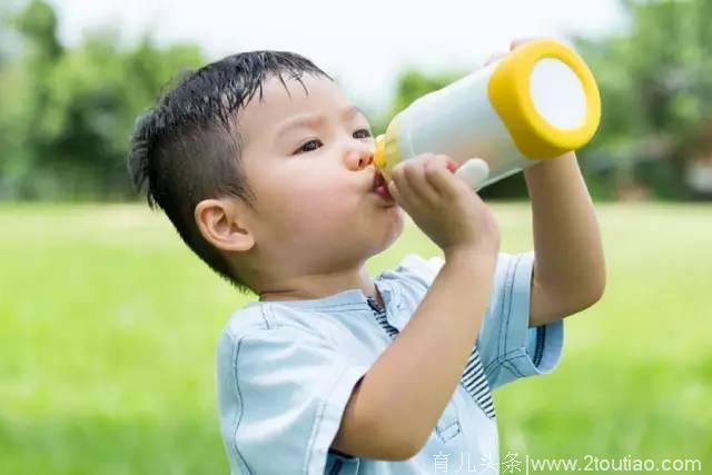 天热了，稍微给孩子喝点凉水吃点冰饮也不是什么大问题！