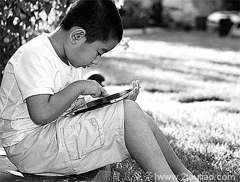 孩子到了该学习的时候玩手机停不下来！这几招让他乖乖放下手机！