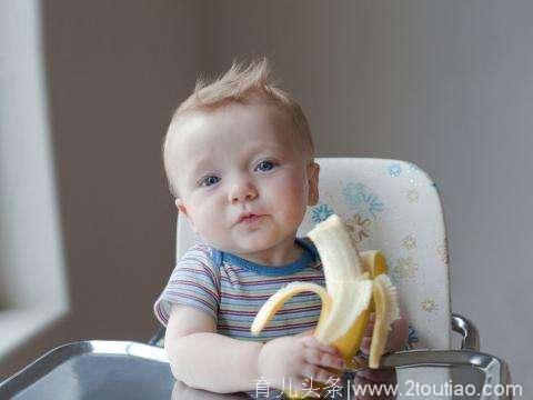宝宝便秘你还在喂香蕉吗？这个通便穴一按，立马扑通扑通