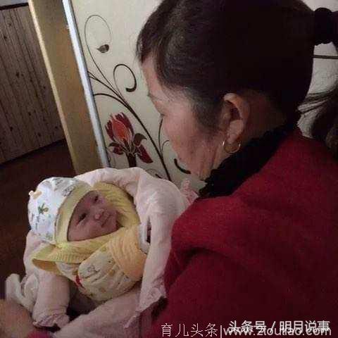 刚出生的儿子抱去婆婆家 婆婆跪地半小时叨咕一句话 宝妈哭了！