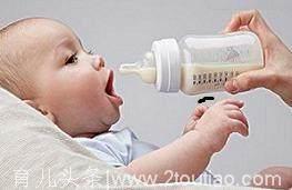 妈妈给宝宝冲奶粉一般放几勺？多加一勺就多一份营养，是真的吗？