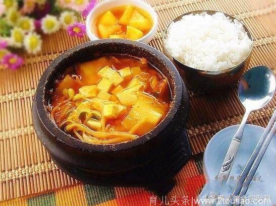 普通韩国人的一日三餐，年糕浓汤泡菜，物价还高得很！
