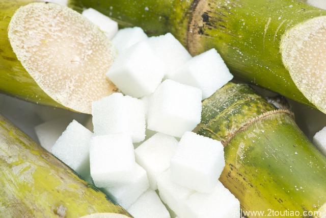 为啥红糖比白糖工艺简单，价格却要贵那么多？
