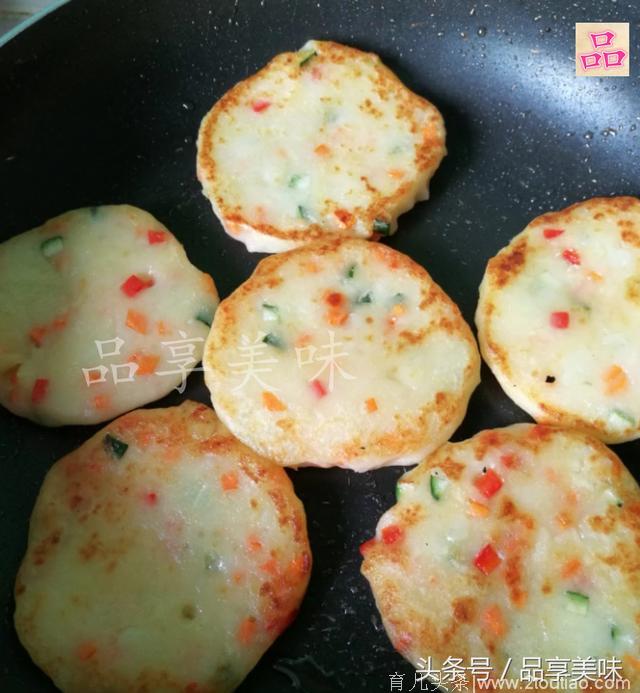 香煎土豆饼家常做法，家人最爱吃，可以当菜也可以当饭吃