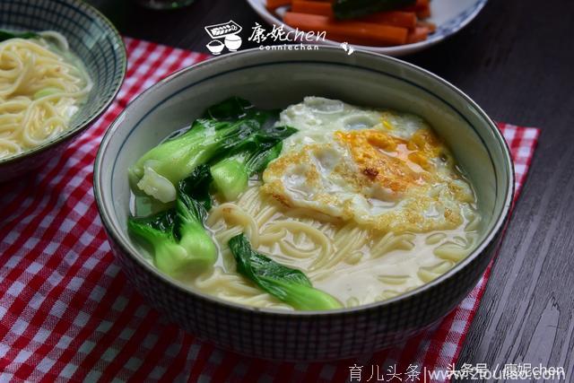 早餐风雨无阻，女儿说：“妈，早餐还是简单点，吃这些容易饿！”