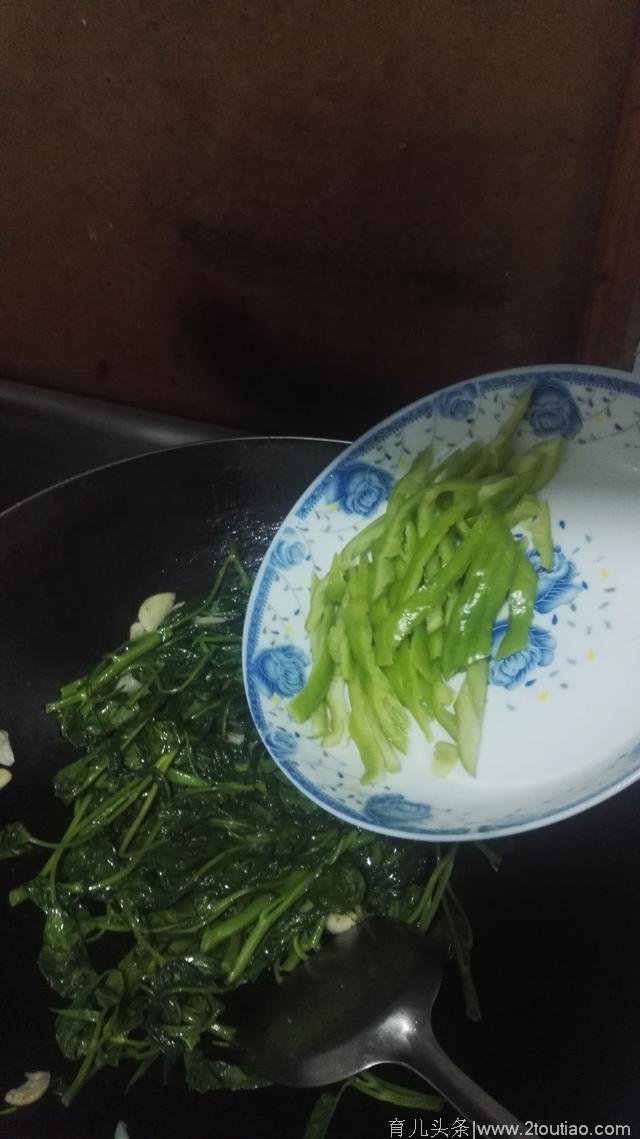 椒丝，空心菜炒豆瓣酱