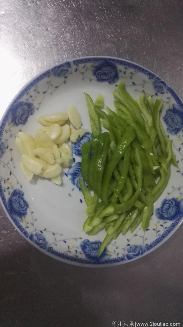 椒丝，空心菜炒豆瓣酱