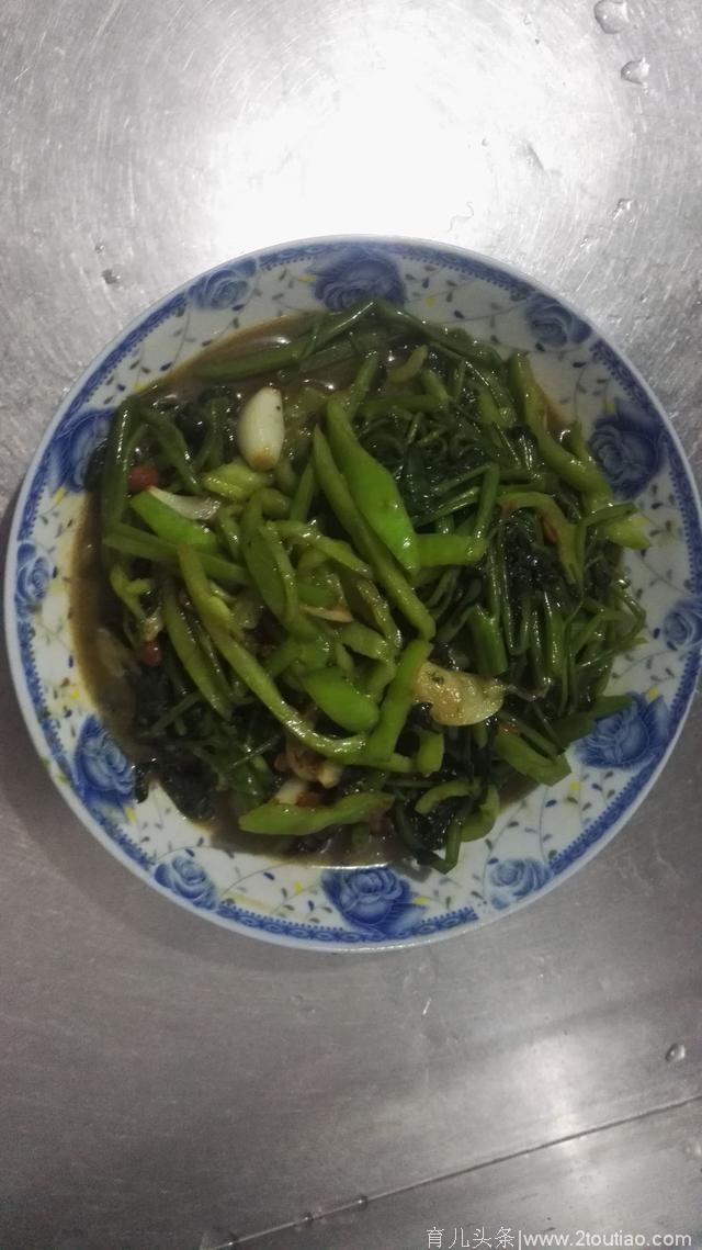 椒丝，空心菜炒豆瓣酱