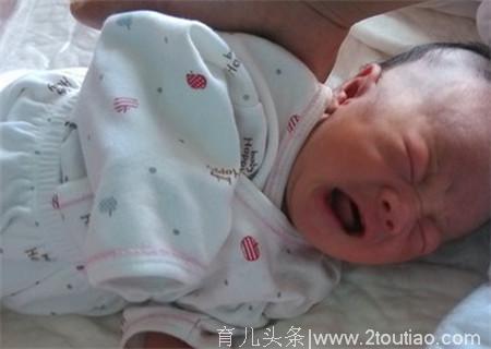 6个月女娃一觉醒来突然歪嘴面瘫，医生解释让宝妈后悔不已！