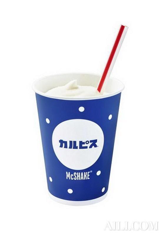 蓝白解暑来袭！日本麦当劳推出乳酸奶昔特饮