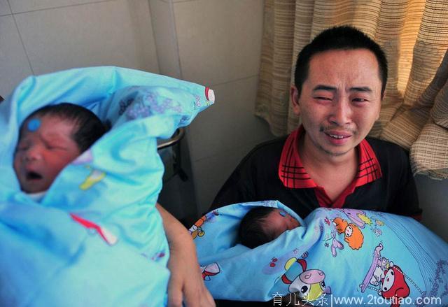 产妇生下双胞胎后不幸离世，父亲给孩子取的名让无数人落泪