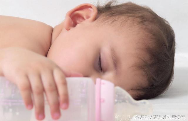 婴儿奶睡问题多多，教你如何来纠正