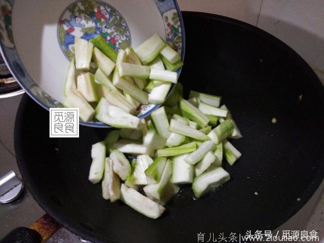 夏天吃什么好？天热了必须做几道下饭的家常菜，我相信这些炒菜大部分男人都爱吃，全家人也喜欢的7道下饭菜