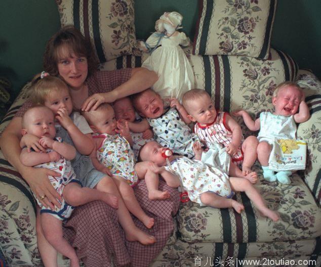 她坚持一个都不能少生下7胞胎，现在全家成就让人羡慕！