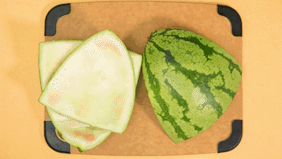 这个西瓜要被玩坏啦！三种奇葩吃法，你敢尝试吗？