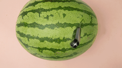 这个西瓜要被玩坏啦！三种奇葩吃法，你敢尝试吗？