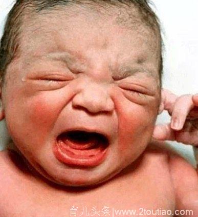 刚出生的婴儿给产妇看，她却说要扔掉把护士吓到了