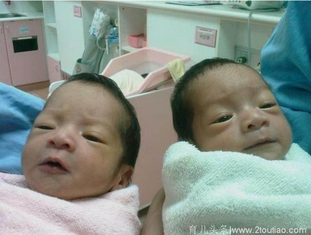 第一胎是双胞胎，全家高兴坏了！没想到第二胎生完，婆婆直接跪地嚎哭