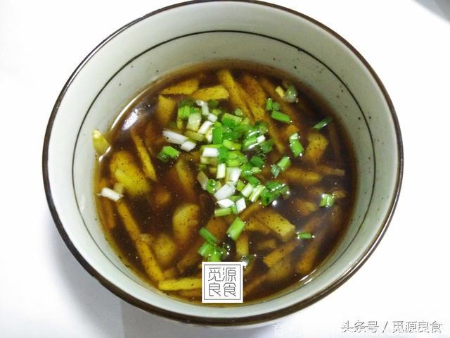 用这种蔬菜包顿饺子，好吃又便宜，上桌就抢完，夏天吃饺子就包这种馅的饺子，好吃