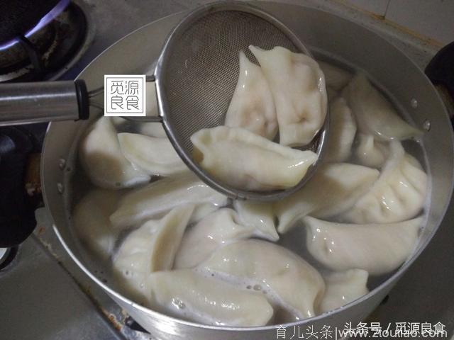 用这种蔬菜包顿饺子，好吃又便宜，上桌就抢完，夏天吃饺子就包这种馅的饺子，好吃